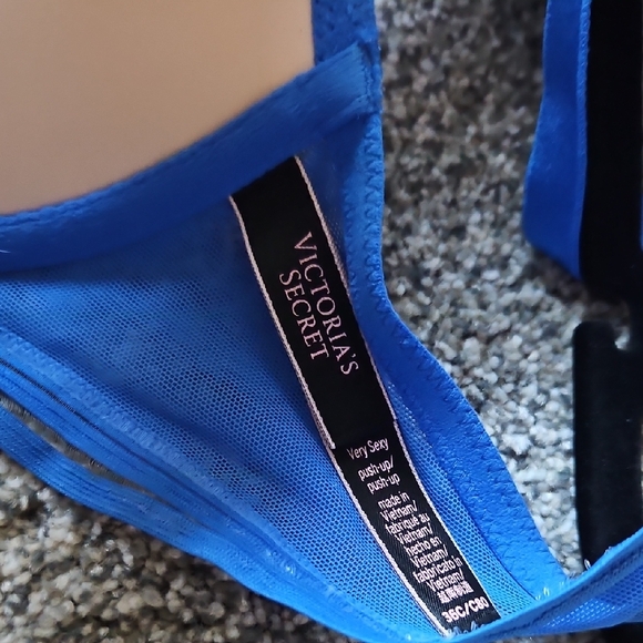 Victoria's Secret Royal Blue Lace Strappy Push-Up Bra - Picture 4 of 5